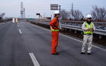  3/13 bridge closed on the Tōhoku Expressway, southern outskirts of Sendai 